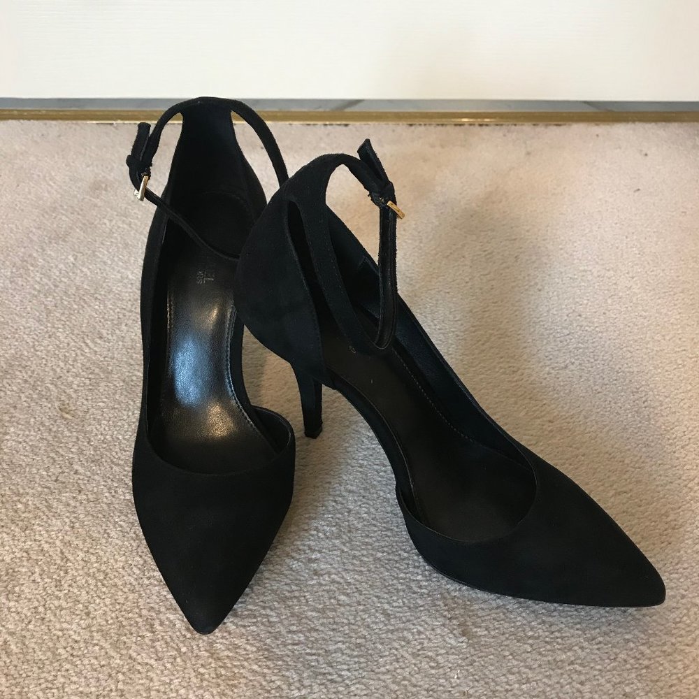 Ankle-strap Pumps
